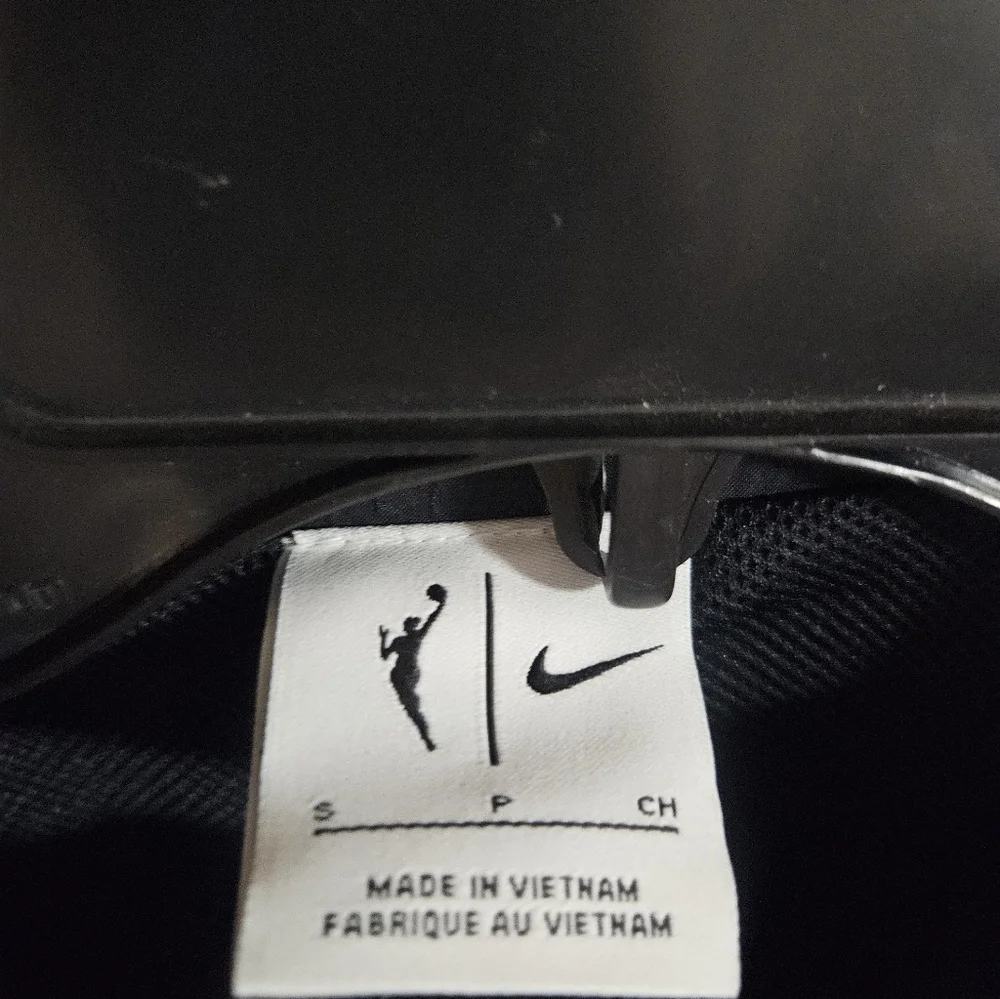 Nike Women's WNBA Black Woven Jacket: LIMITED EDITION: NEW WITH TAGS: SIZE S